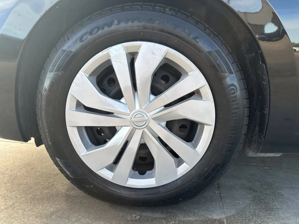 Nissan Versa photo 18