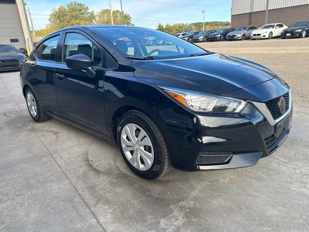 Nissan Versa photo 20