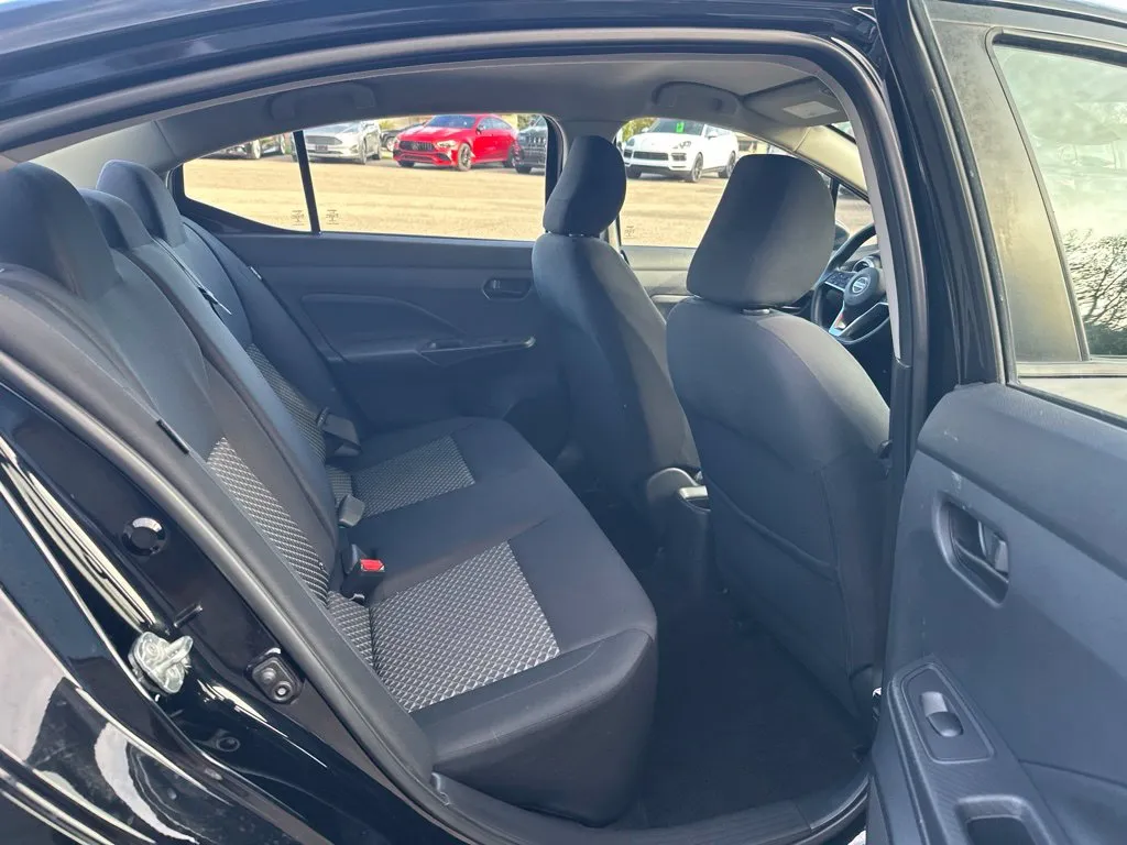 Nissan Versa photo 22