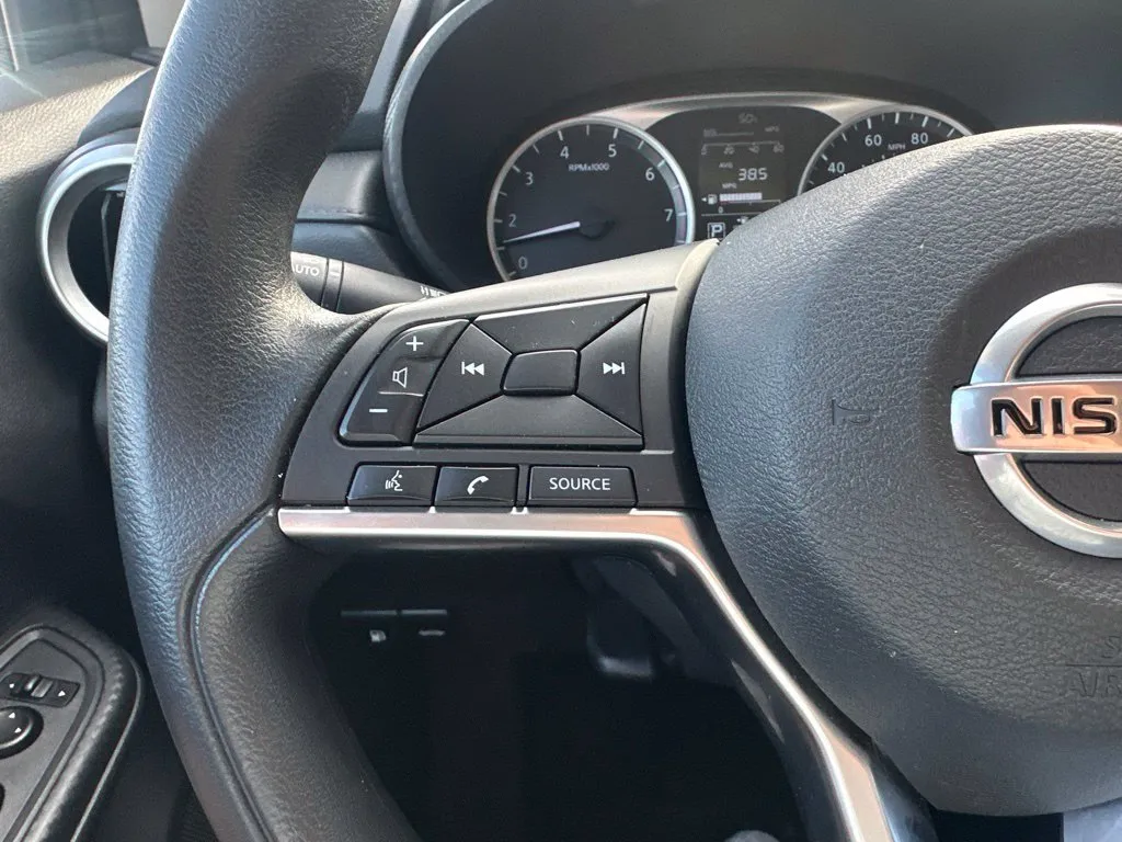Nissan Versa photo 11