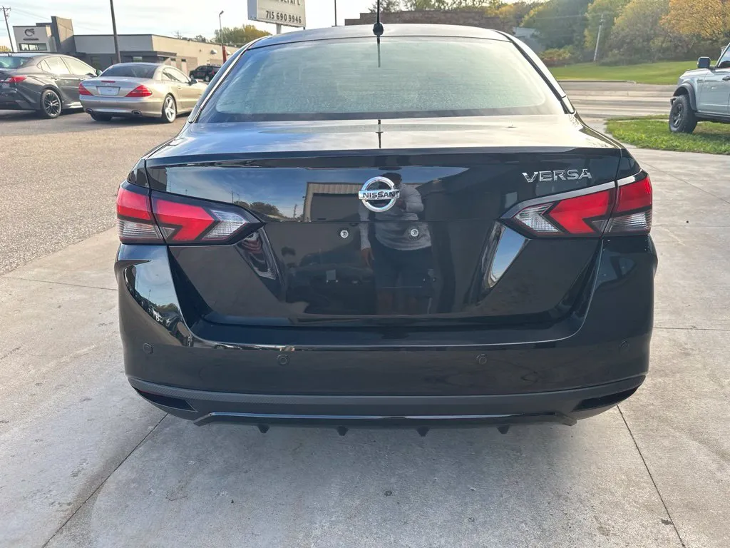 Nissan Versa photo 23