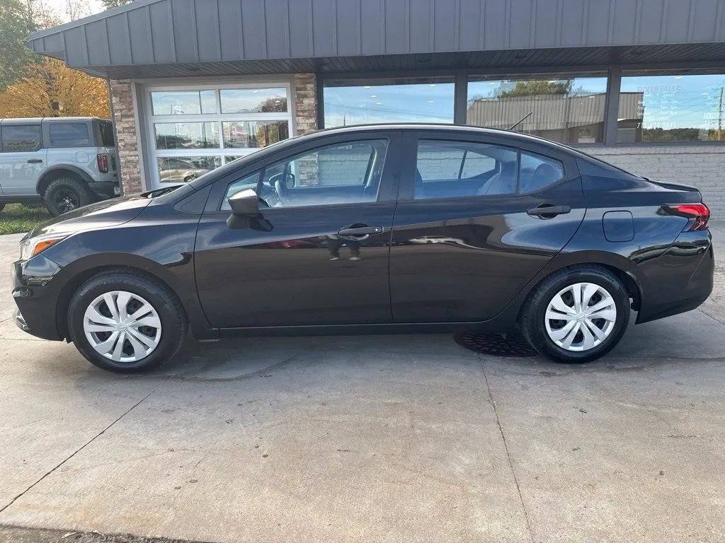 Nissan Versa photo 17
