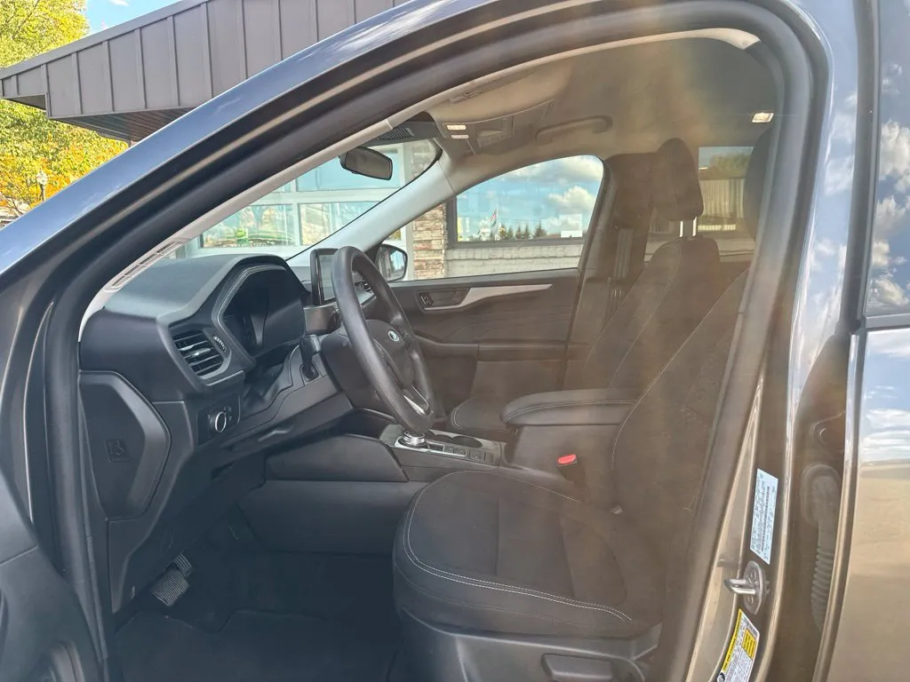 Ford Escape photo 3