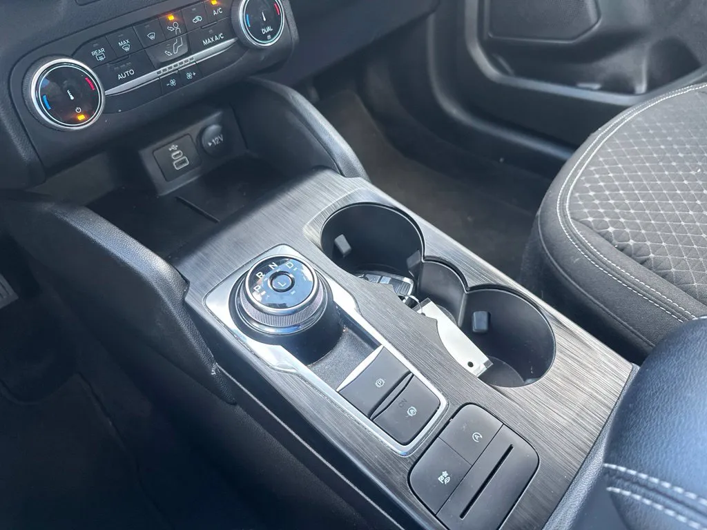 Ford Escape photo 9