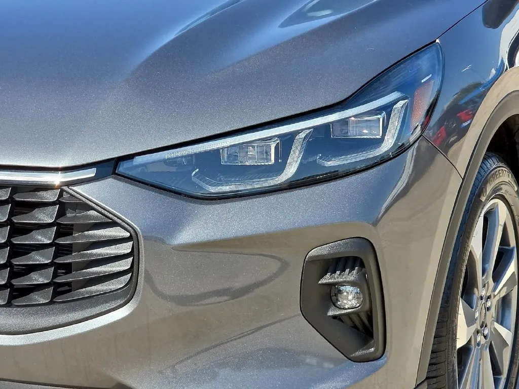 2025 Ford Escape Platinum thumbnail 8