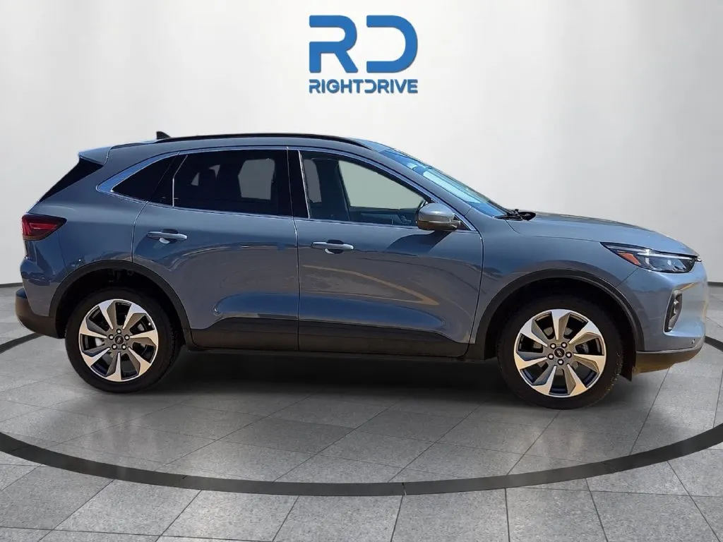 2024 Ford Escape Platinum thumbnail 2