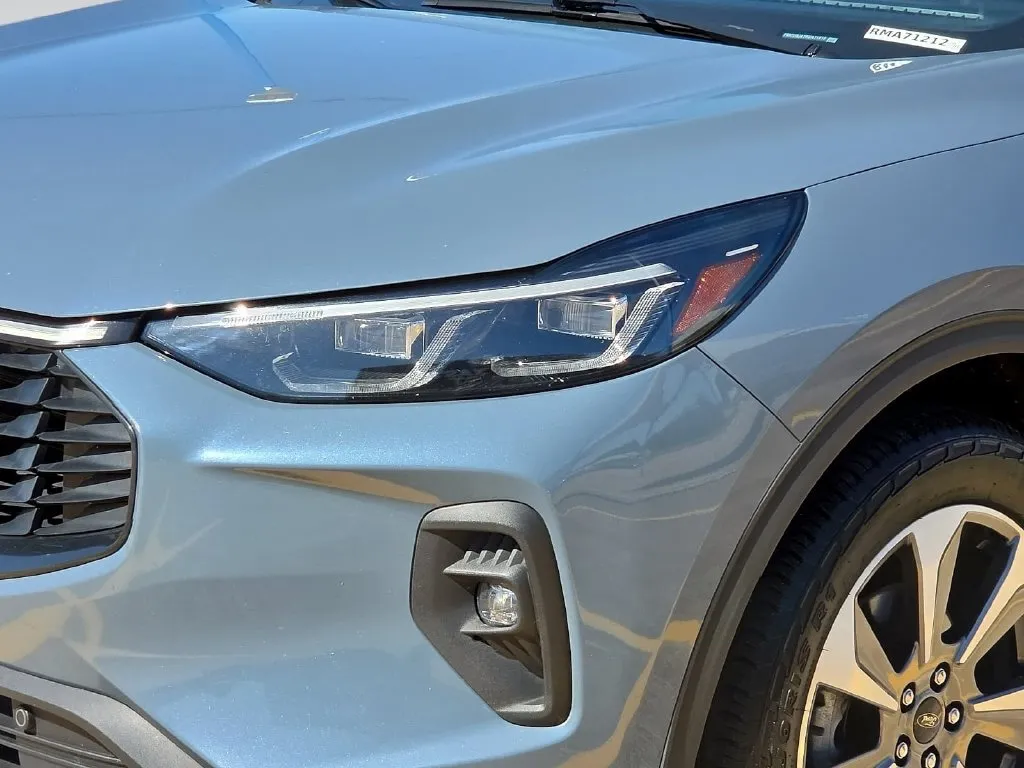 2024 Ford Escape Platinum thumbnail 8