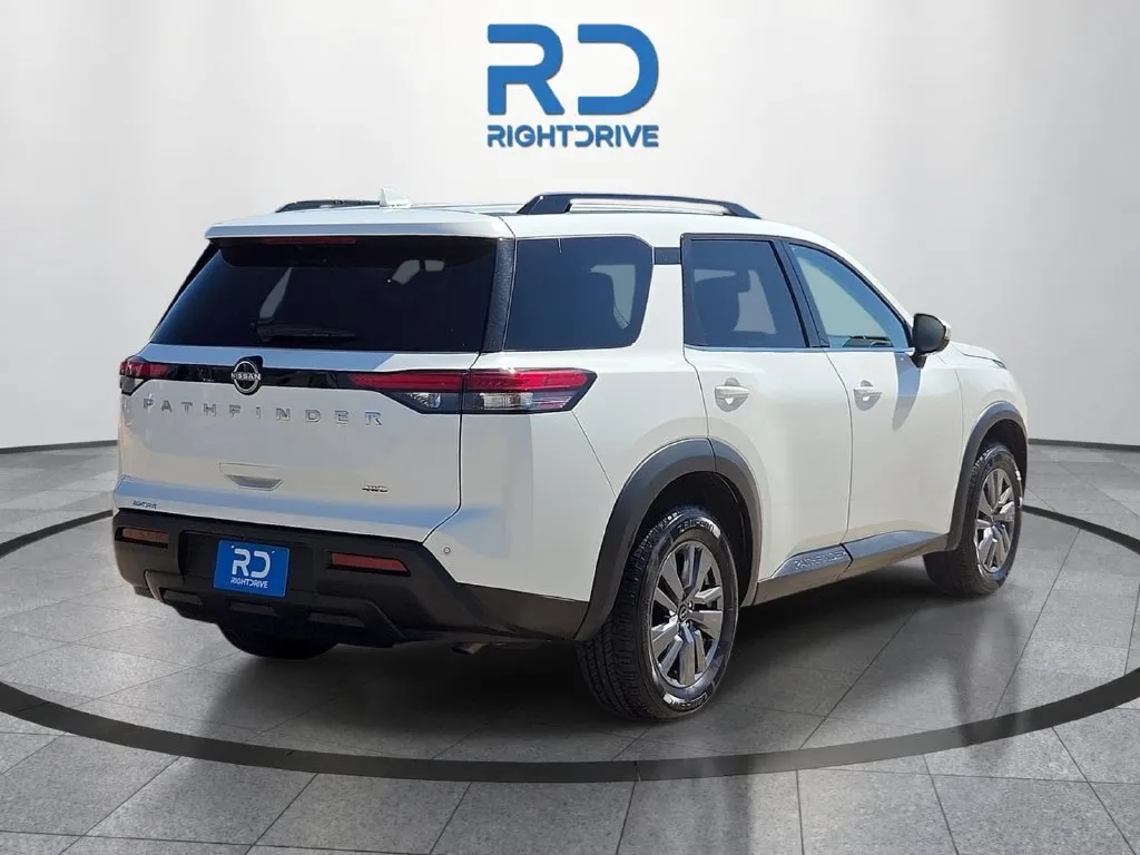 2025 Nissan Pathfinder SV thumbnail 3