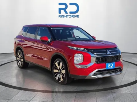 Red 2025 Mitsubishi Outlander SE for sale in Fort Worth, TX