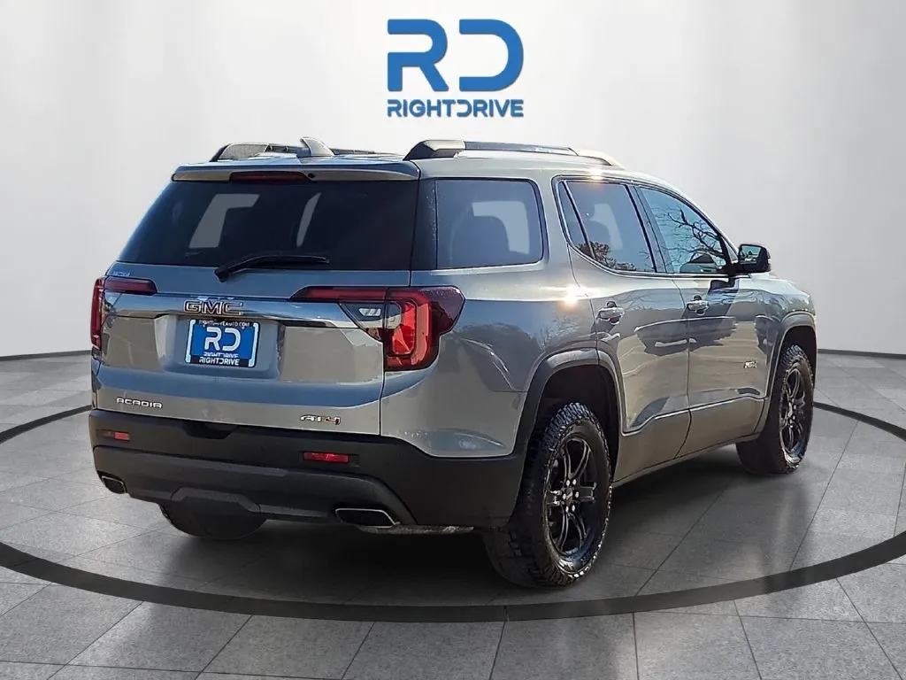 2023 GMC Acadia AT4 thumbnail 3