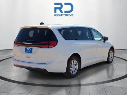 Another view of 2025 Chrysler Pacifica Select for sale in Fort Worth, TX at RightDrive Fort Worth