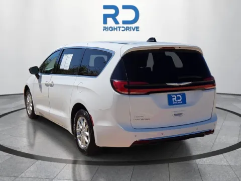 More photos of 2025 Chrysler Pacifica Select at RightDrive Fort Worth, TX