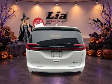 More photos of 2022 Chrysler Pacifica Hybrid Touring L at Lia Chrysler Jeep Dodge Ram Northampton, MA