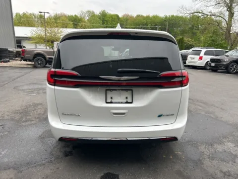 More photos of 2022 Chrysler Pacifica Hybrid Touring L at Lia Chrysler Jeep Dodge Ram Northampton, MA
