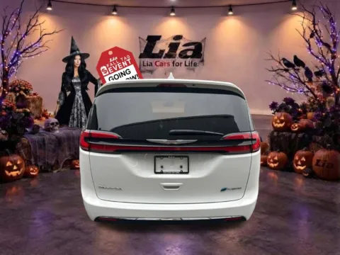 More photos of 2022 Chrysler Pacifica Hybrid Touring L at Lia Chrysler Jeep Dodge Ram Northampton, MA