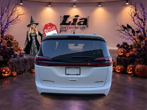 More photos of 2025 Chrysler Pacifica Limited at Lia Chrysler Jeep Dodge Ram Northampton, MA
