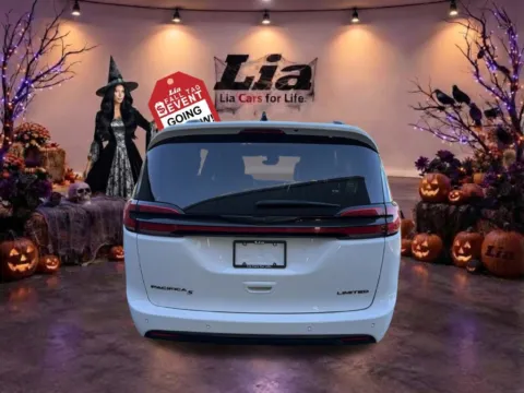 More photos of 2025 Chrysler Pacifica Limited at Lia Chrysler Jeep Dodge Ram Northampton, MA