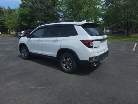 More photos of 2023 Honda Passport TrailSport at Lia Honda Albany, NY