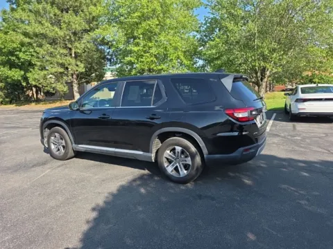 More photos of 2024 Honda Pilot EX-L at Lia Honda Albany, NY