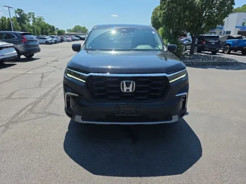 Photos of 2025 Honda Pilot EX-L for sale in Albany, NY at Lia Honda Albany
