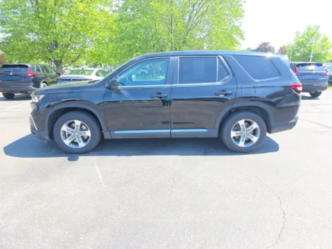 More photos of 2025 Honda Pilot EX-L at Lia Honda Albany, NY
