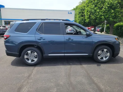 Photos of 2026 Honda Pilot EX-L for sale in Albany, NY at Lia Honda Albany