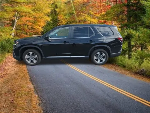 More photos of 2023 Honda Pilot EX-L at Lia Honda Albany, NY