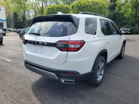 Another view of 2026 Honda Pilot EX-L for sale in Albany, NY at Lia Honda Albany