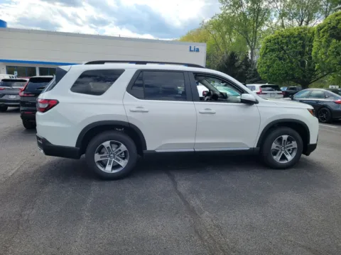 Photos of 2026 Honda Pilot EX-L for sale in Albany, NY at Lia Honda Albany