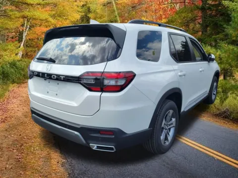 Another view of 2026 Honda Pilot EX-L for sale in Albany, NY at Lia Honda Albany