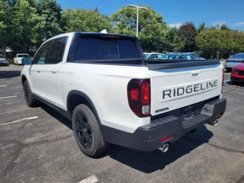 More photos of 2026 Honda Ridgeline Black Edition at Lia Honda Enfield, CT