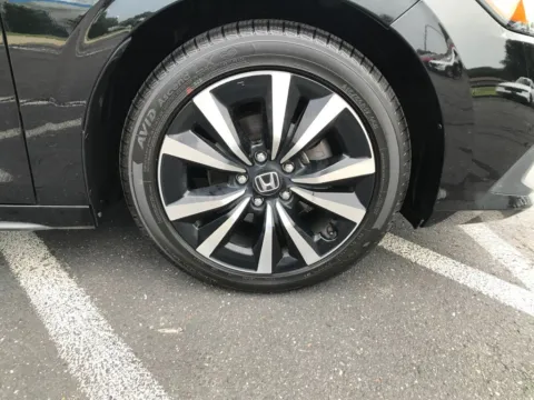 More photos of 2023 Honda Civic EX-L at Lia Honda Enfield, CT