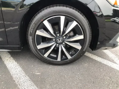 More photos of 2023 Honda Civic EX-L at Lia Honda Enfield, CT