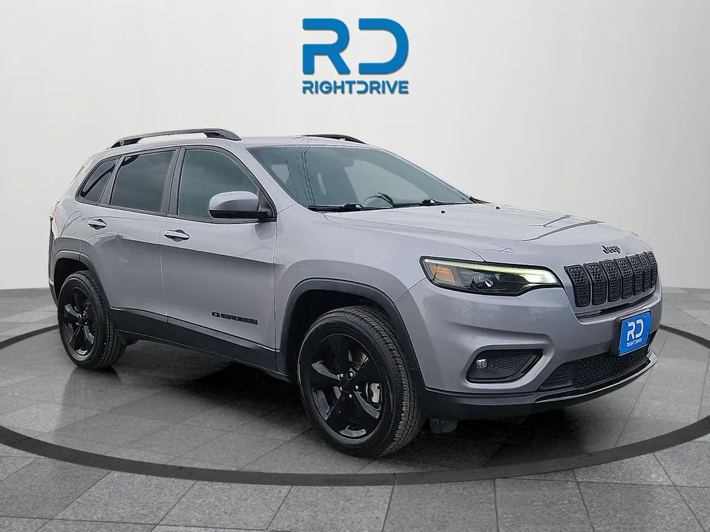 Silver 2019 Jeep Cherokee Altitude for sale in El Paso, TX