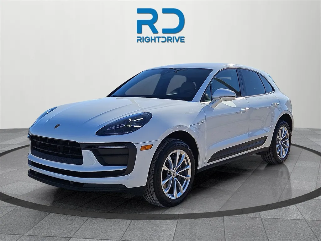 2022 Porsche Macan Base's photo