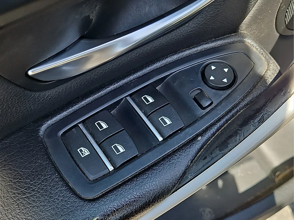 2017 BMW 3 Series 320i - Photo 15