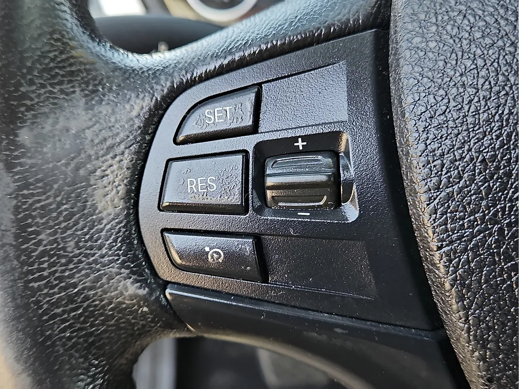 2017 BMW 3 Series 320i - Photo 24
