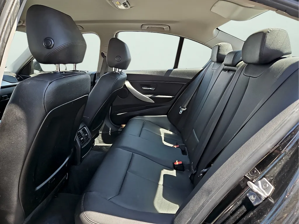 2017 BMW 3 Series 320i - Photo 10