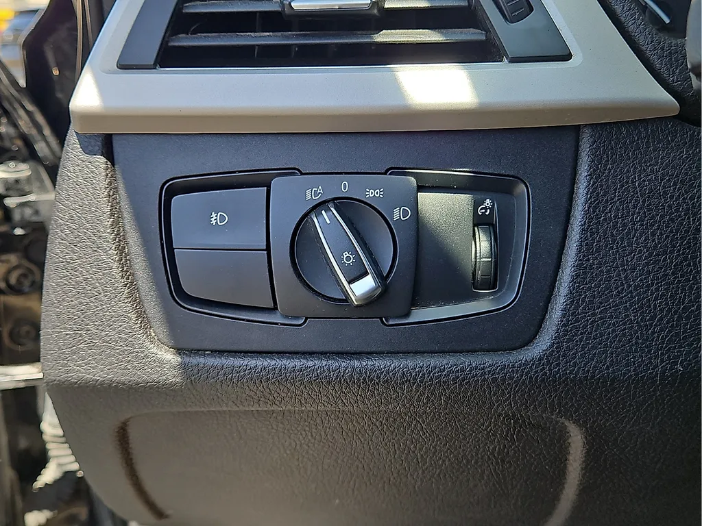 2017 BMW 3 Series 320i - Photo 18