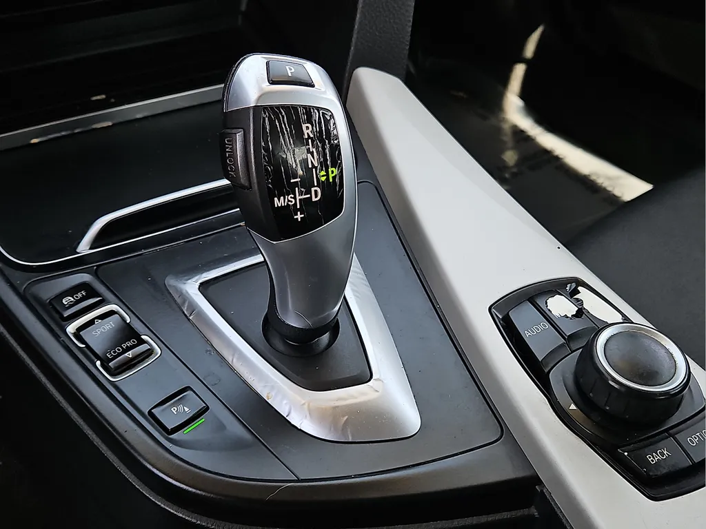 2017 BMW 3 Series 320i - Photo 25