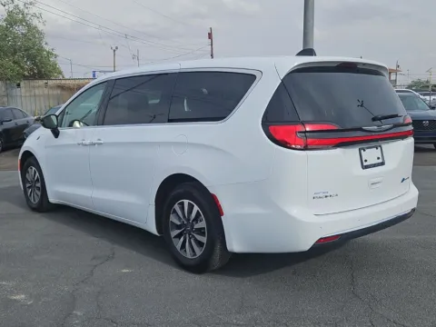 More photos of 2024 Chrysler Pacifica Hybrid Select at RightDrive - 1791 Lee Trevino, TX