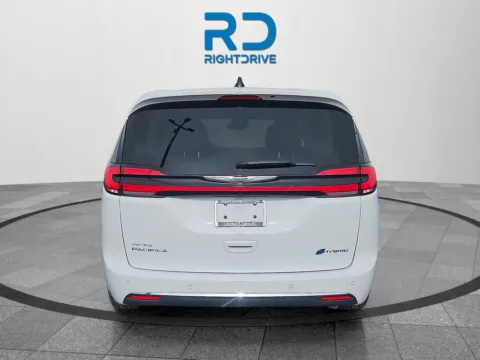 More photos of 2024 Chrysler Pacifica Hybrid Select at RightDrive - 1791 Lee Trevino, TX