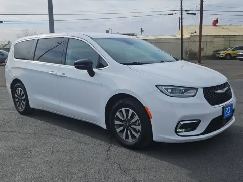 White 2024 Chrysler Pacifica Hybrid Select for sale in El Paso, TX