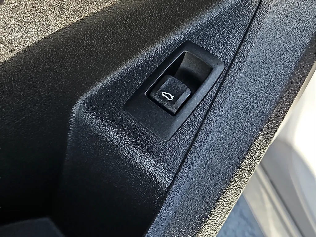 2024 BMW 2 Series 228i - Photo 18