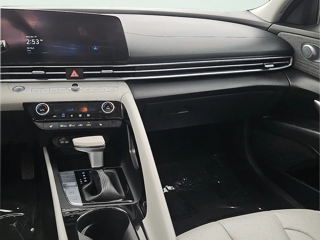 2024 Hyundai Elantra Limited - Photo 14