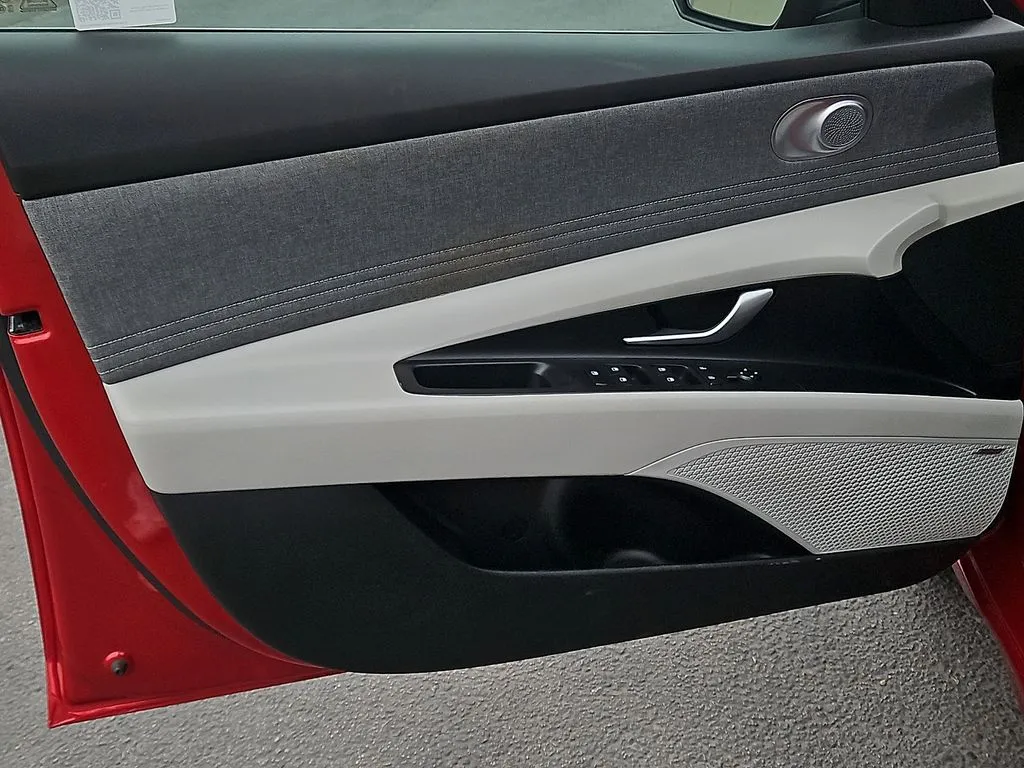 2024 Hyundai Elantra Limited - Photo 15