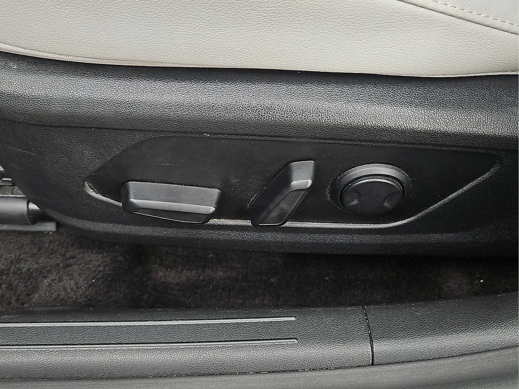 2024 Hyundai Elantra Limited - Photo 17