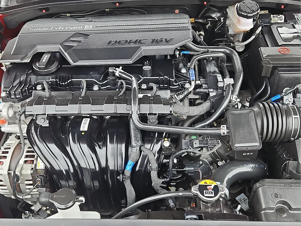 2024 Hyundai Elantra Limited - Photo 8