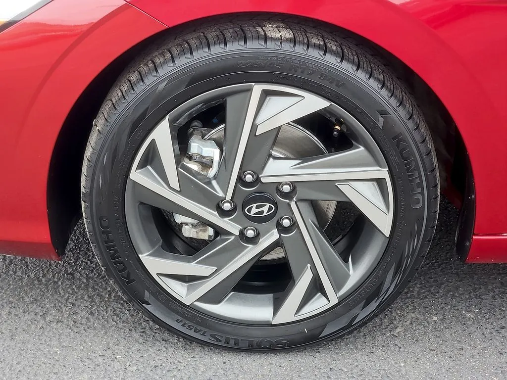2024 Hyundai Elantra Limited - Photo 9