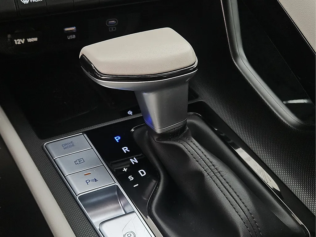 2024 Hyundai Elantra Limited - Photo 25